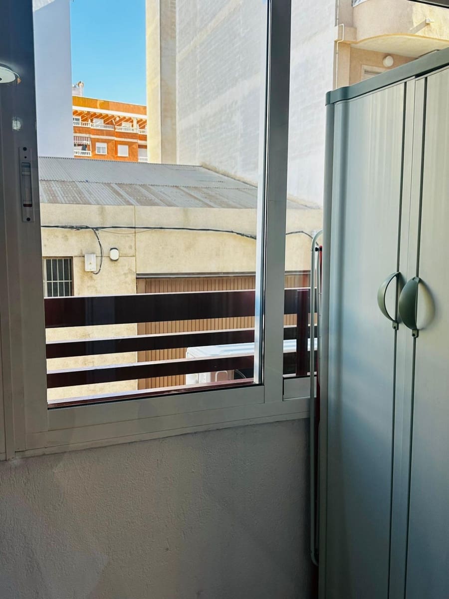 1 sovrum Lägenhet för semesterbostäder i Torrevieja med pool - 420 € (Ref: 9865383)
