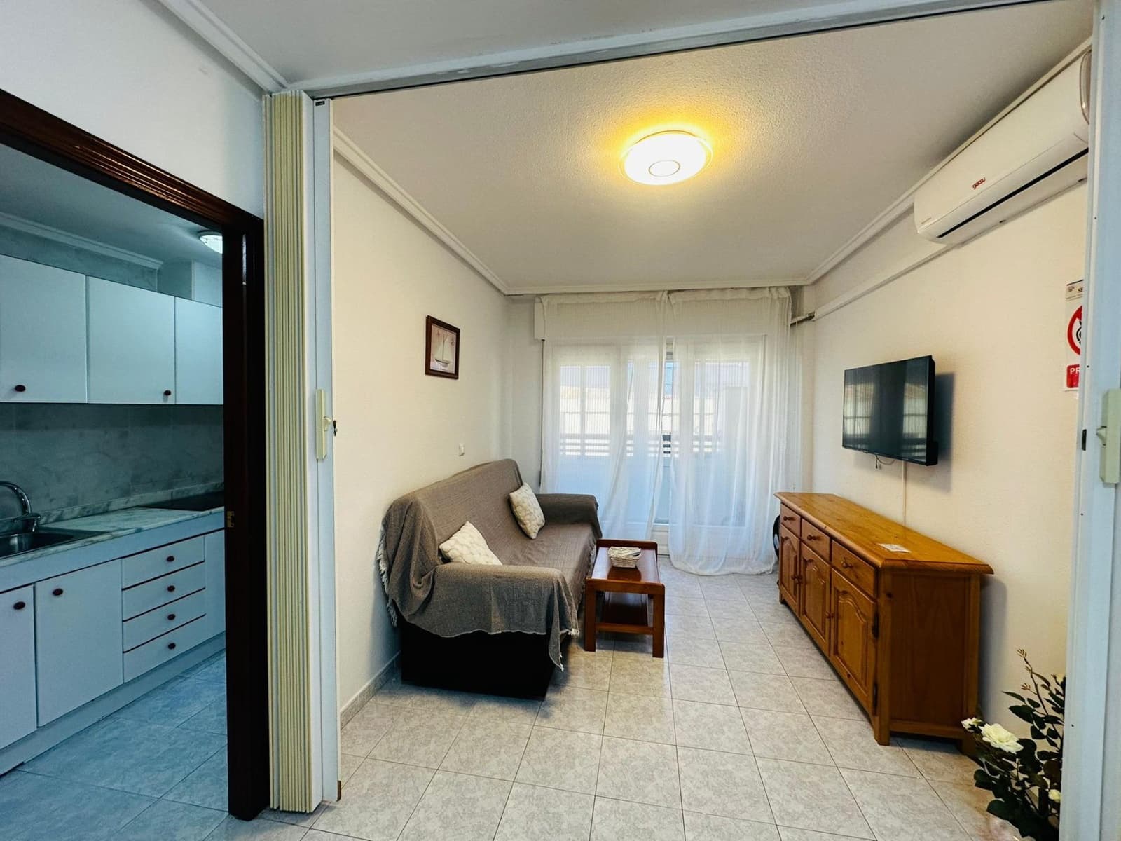 1 sovrum Lägenhet för semesterbostäder i Torrevieja med pool - 420 € (Ref: 9865383)