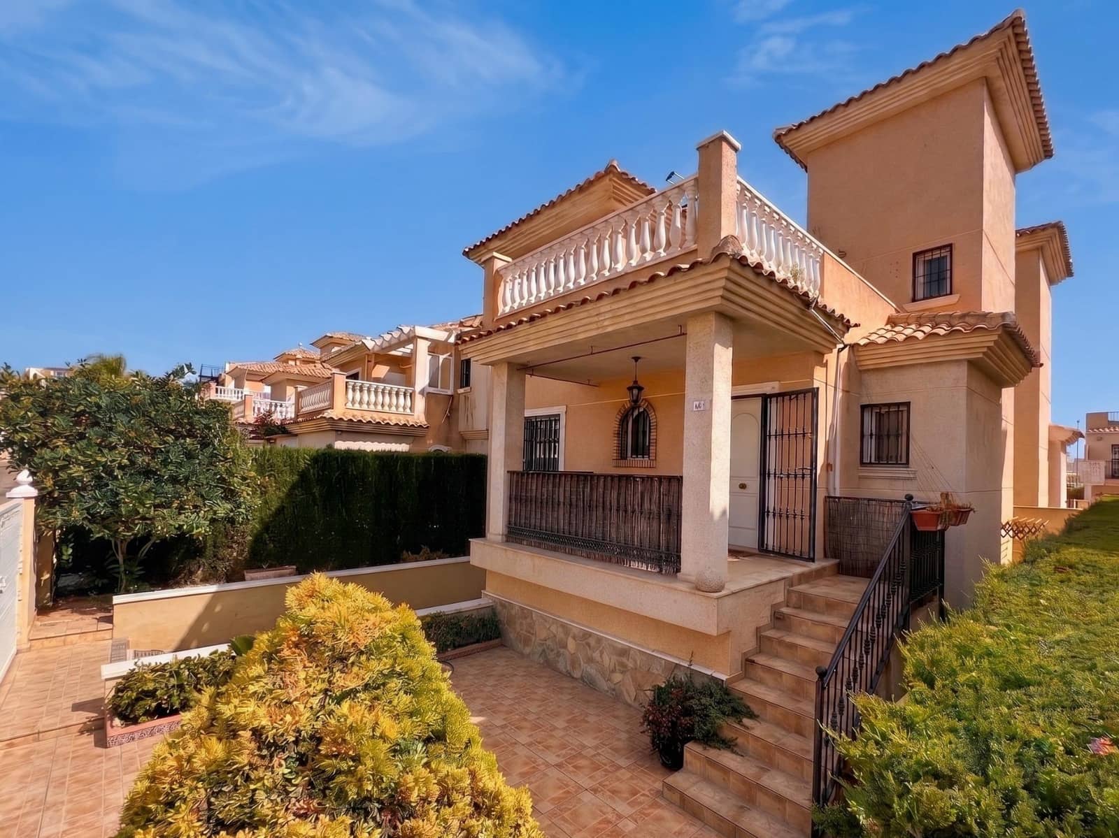 3 slaapkamer Villa te koop in Orihuela Costa met zwembad - € 349.965 (Ref: 9917197)