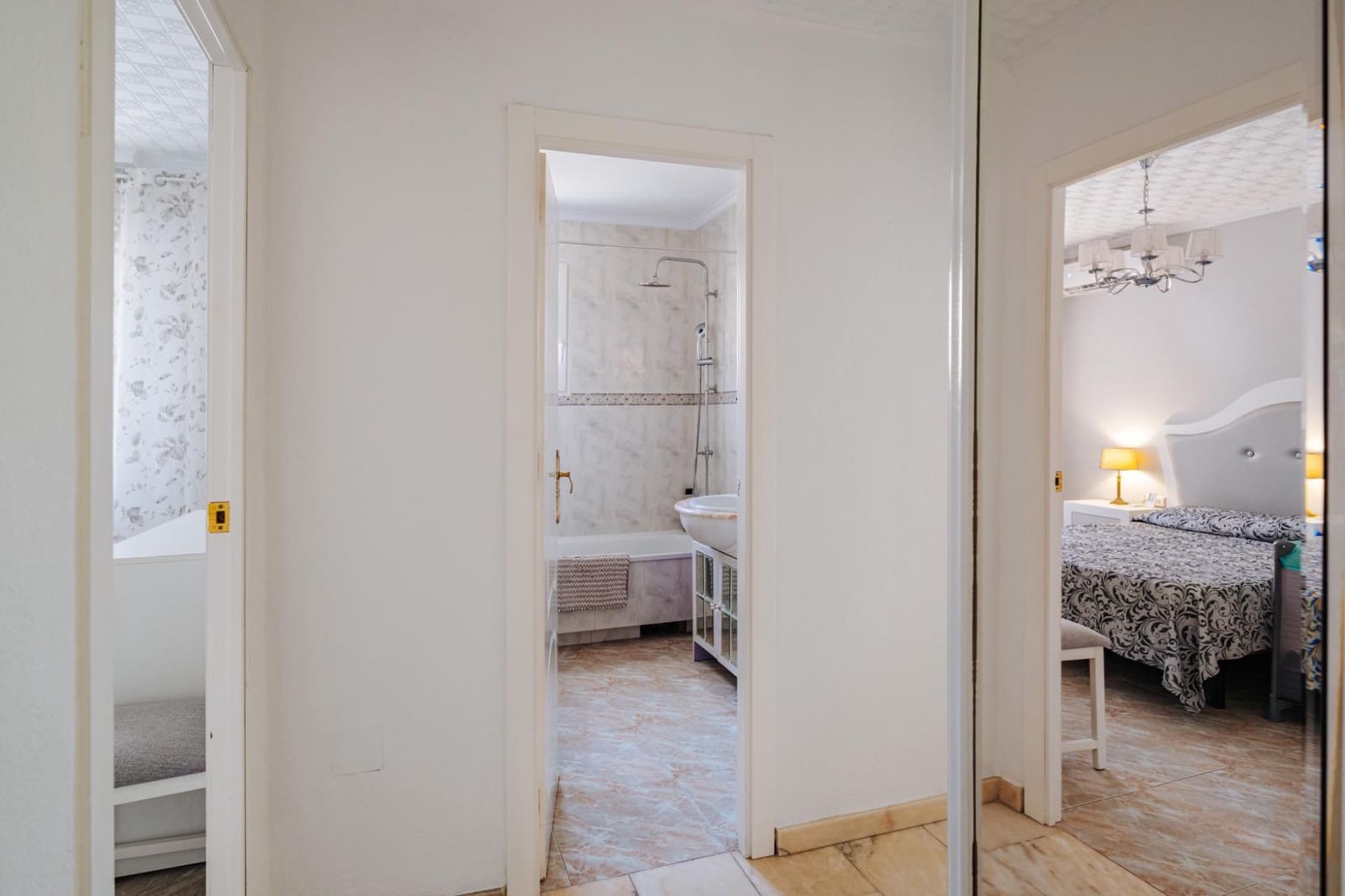 3 soveværelse Villa til salg i Torrevieja med swimmingpool - € 850.000 (Ref: 9995858)