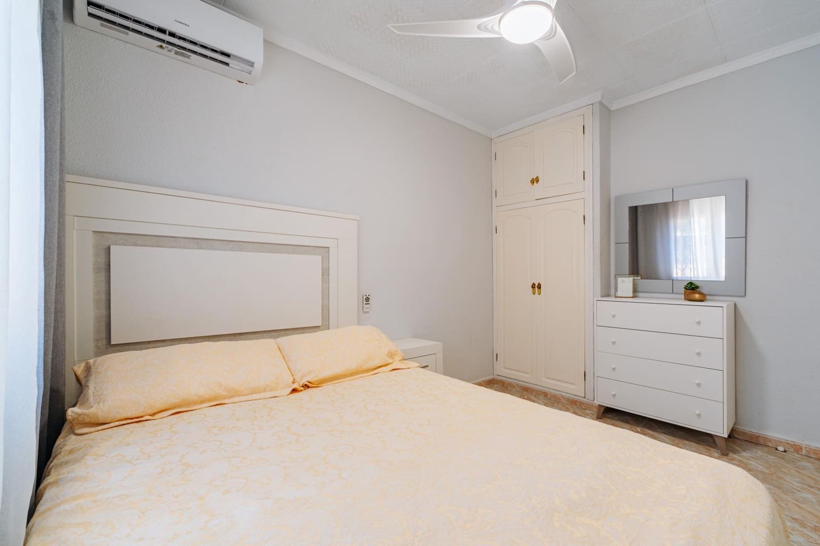 3 soveværelse Villa til salg i Torrevieja med swimmingpool - € 850.000 (Ref: 9995858)
