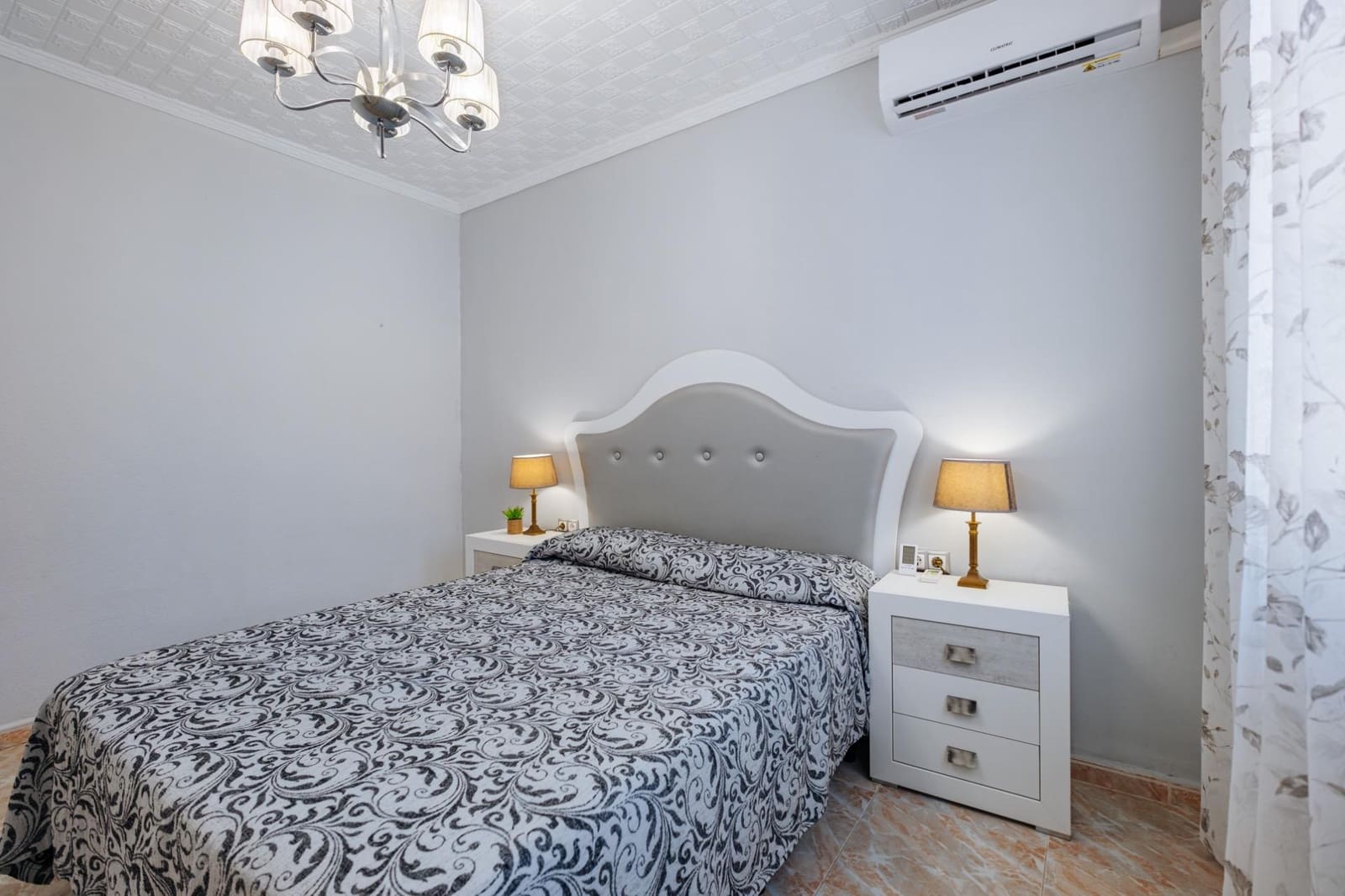 3 soveværelse Villa til salg i Torrevieja med swimmingpool - € 850.000 (Ref: 9995858)