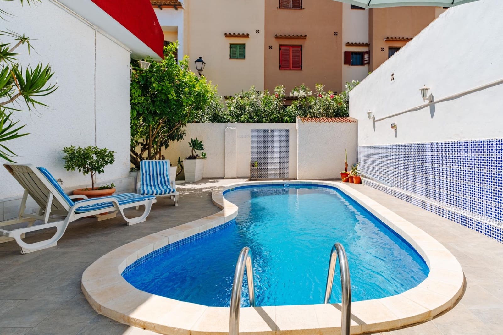 3 soveværelse Villa til salg i Torrevieja med swimmingpool - € 850.000 (Ref: 9995858)