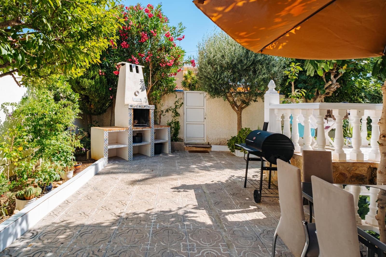 3 soveværelse Villa til salg i Torrevieja med swimmingpool - € 850.000 (Ref: 9995858)