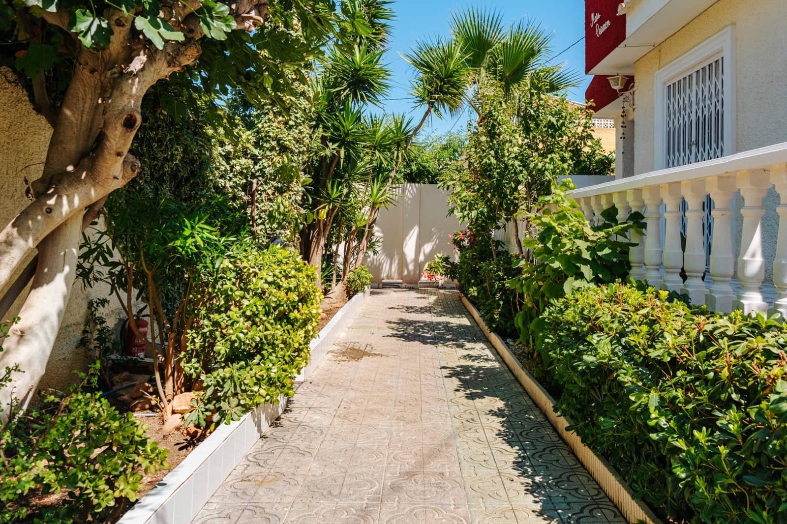 3 soveværelse Villa til salg i Torrevieja med swimmingpool - € 850.000 (Ref: 9995858)