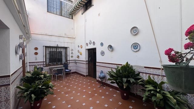 7 bedroom Townhouse for sale in Colmenar - € 349,000 (Ref: 10005791)