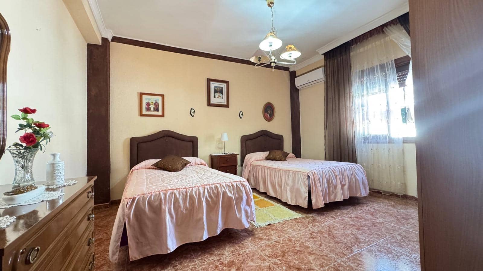 7 chambre Maison de Ville à vendre à Colmenar avec garage - 349 000 € (Ref: 10005791)
