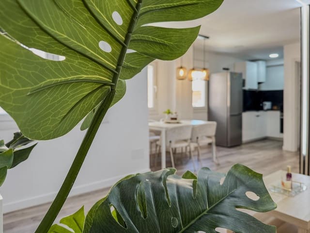 2 bedroom Apartment for sale in Ciudad Jardín, Málaga city - € 372,000 (Ref: 10009276)