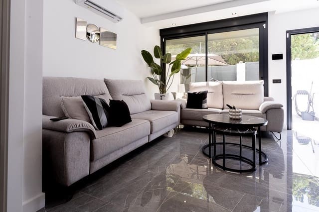 8 Zimmer Doppelhaus zu verkaufen in Carlinda, Málaga Stadt - 395.000 € (Ref: 10009279)