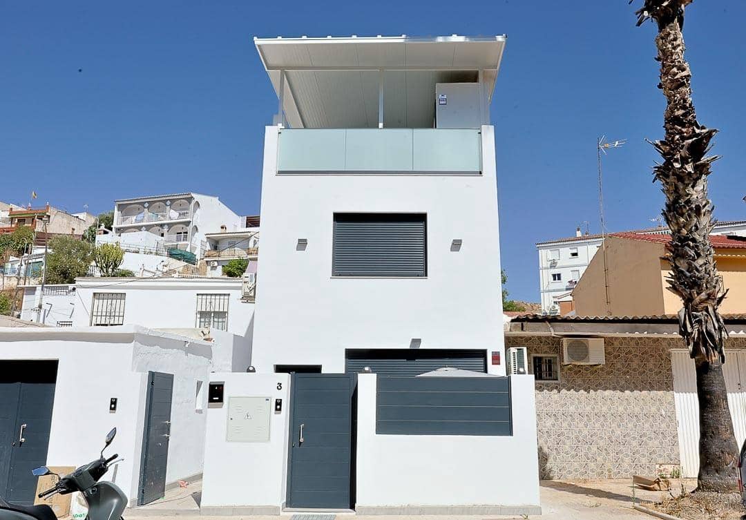 8 Zimmer Doppelhaus zu verkaufen in Malaga Stadt - 395.000 € (Ref: 10009279)
