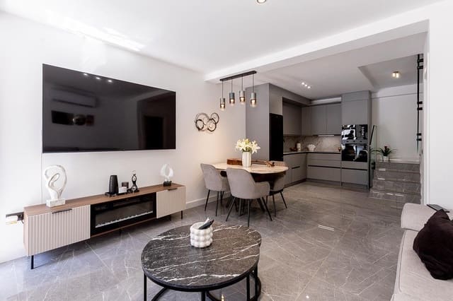 8 Zimmer Doppelhaus zu verkaufen in Carlinda, Málaga Stadt - 395.000 € (Ref: 10009279)