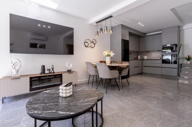 8 Zimmer Doppelhaus zu verkaufen in Carlinda, Málaga Stadt - 395.000 € (Ref: 10009279)