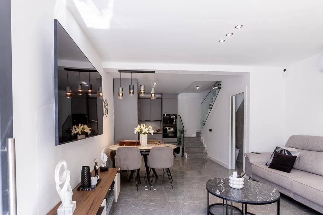 8 Zimmer Doppelhaus zu verkaufen in Malaga Stadt - 395.000 € (Ref: 10009279)