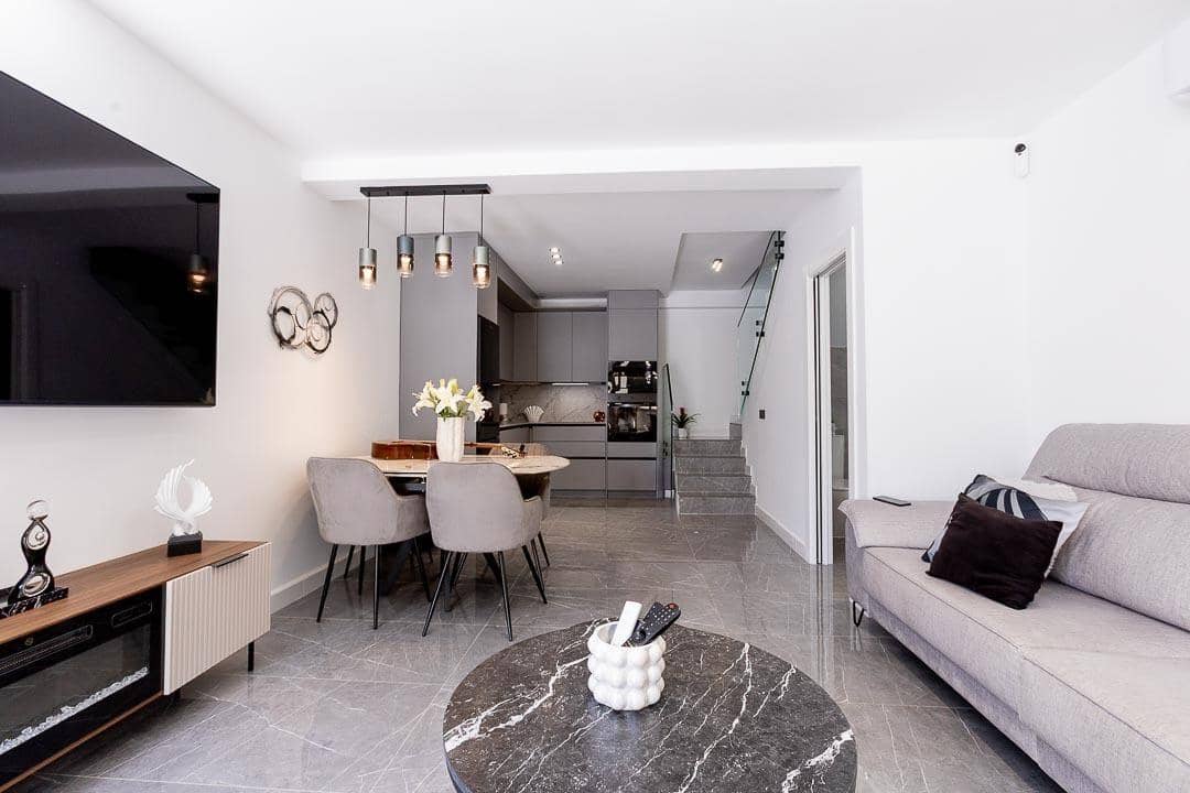 8 Zimmer Doppelhaus zu verkaufen in Malaga Stadt - 395.000 € (Ref: 10009279)