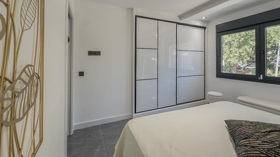 8 Zimmer Doppelhaus zu verkaufen in Malaga Stadt - 395.000 € (Ref: 10009279)