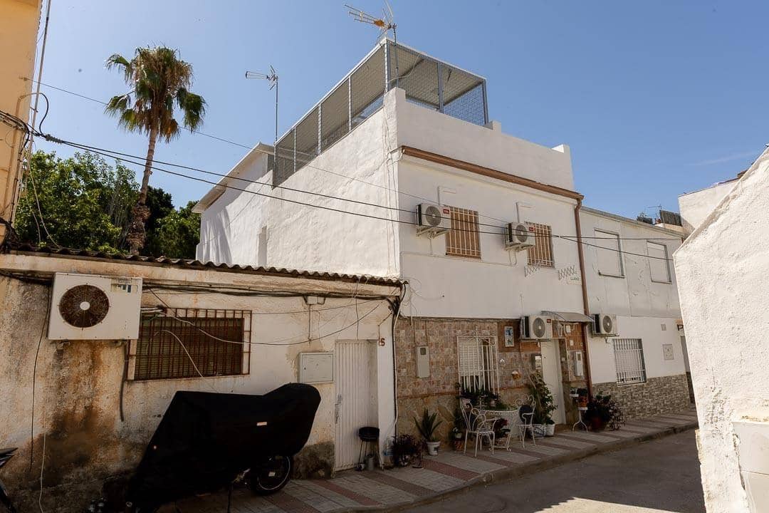 8 Zimmer Doppelhaus zu verkaufen in Malaga Stadt - 395.000 € (Ref: 10009279)