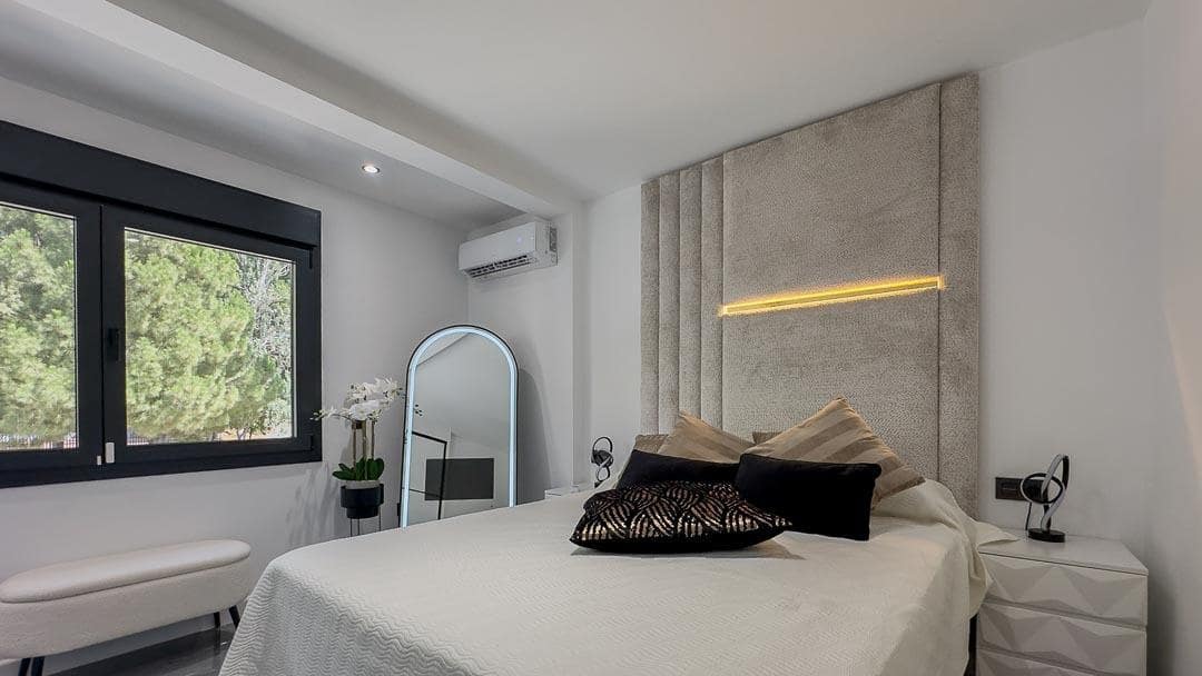 8 Zimmer Doppelhaus zu verkaufen in Malaga Stadt - 395.000 € (Ref: 10009279)