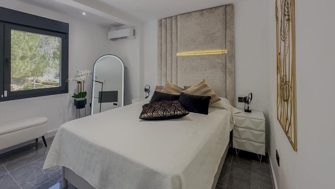 8 Zimmer Doppelhaus zu verkaufen in Malaga Stadt - 395.000 € (Ref: 10009279)