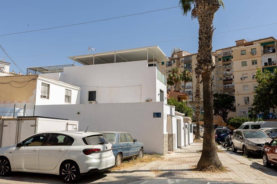 8 Zimmer Doppelhaus zu verkaufen in Malaga Stadt - 395.000 € (Ref: 10009279)