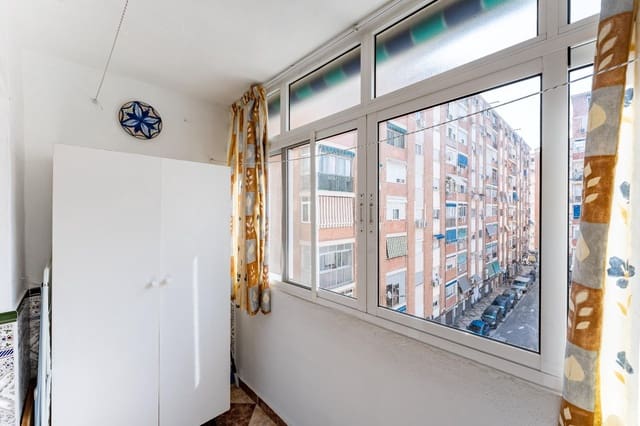 3 bedroom Flat for sale in Nuevo San Andres 1, Málaga city - € 250,000 (Ref: 10035563)