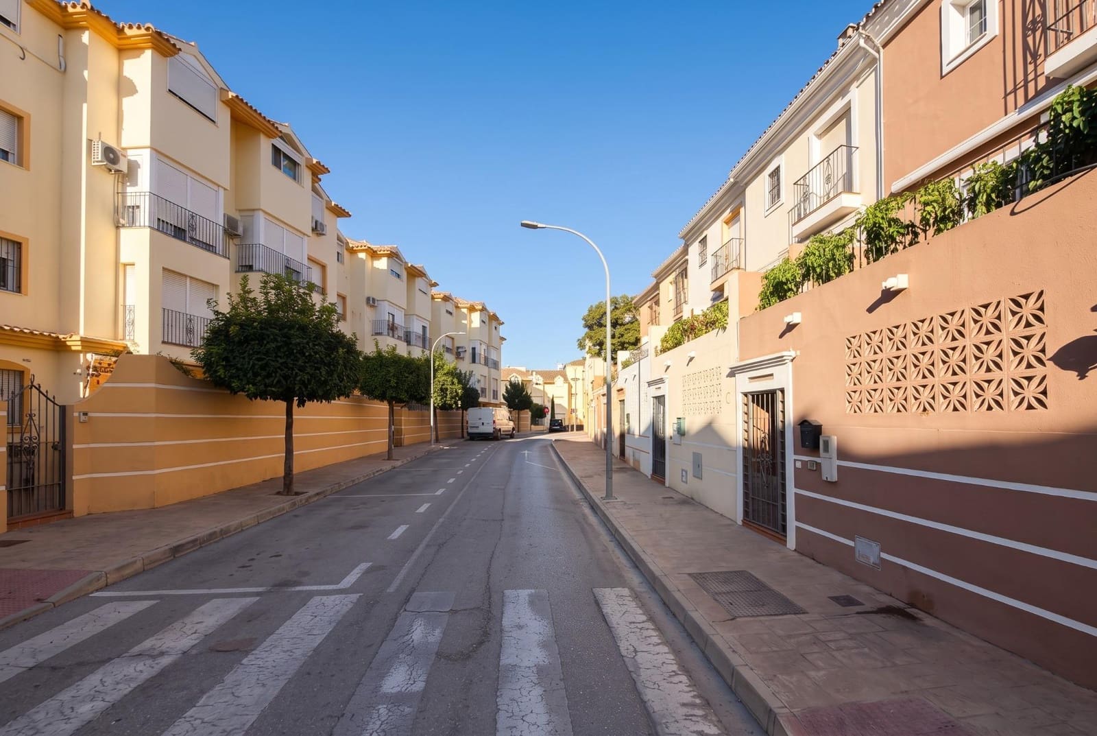 4 chambre Villa/Maison Mitoyenne à vendre à Coin avec garage - 425 000 € (Ref: 10041316)