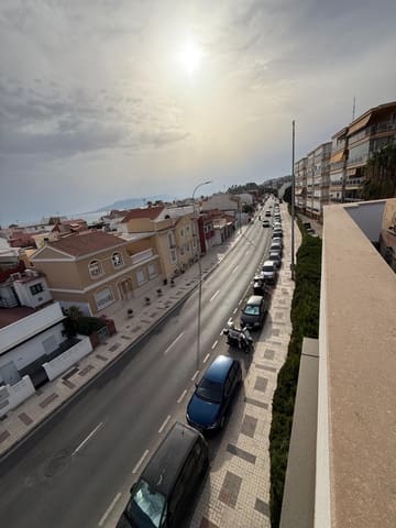 Apartamento de 2 habitaciones en Pedregalejo, Málaga ciudad en alquiler con garaje - 1.300 € (Ref: 10062201)
