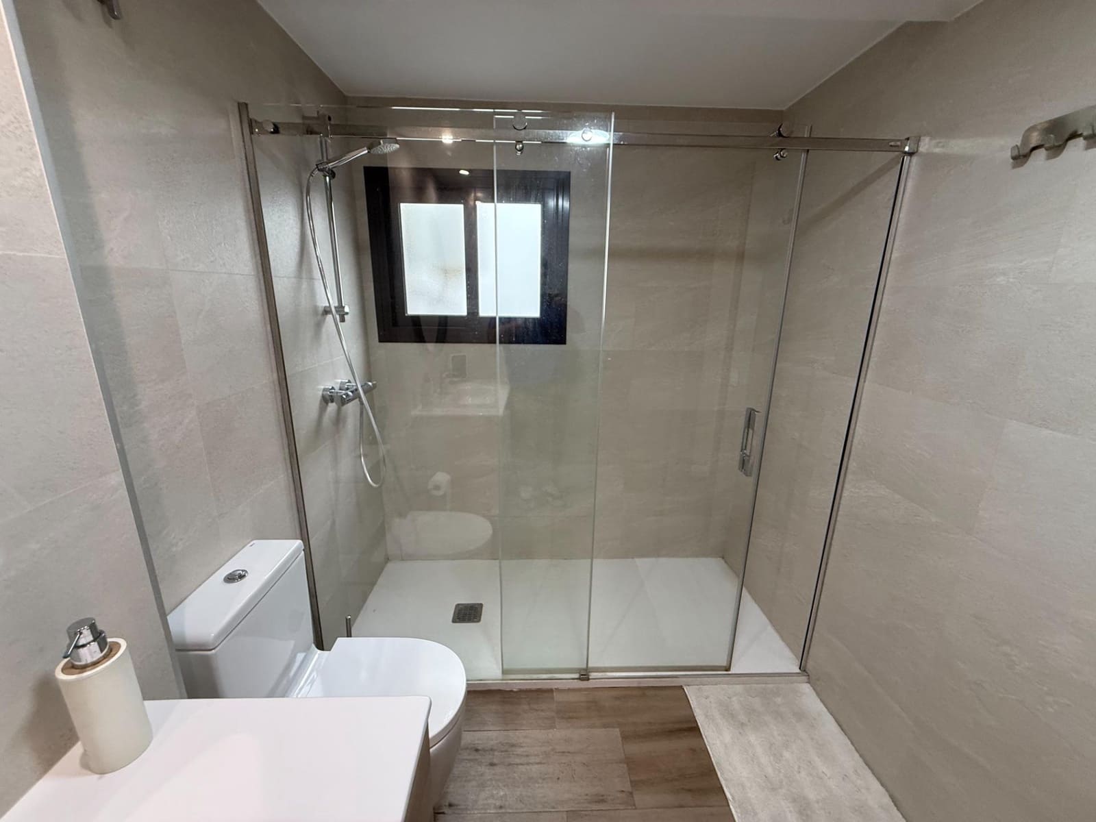 Apartamento de 2 habitaciones en Málaga ciudad en alquiler con garaje - 1.300 € (Ref: 10062201)