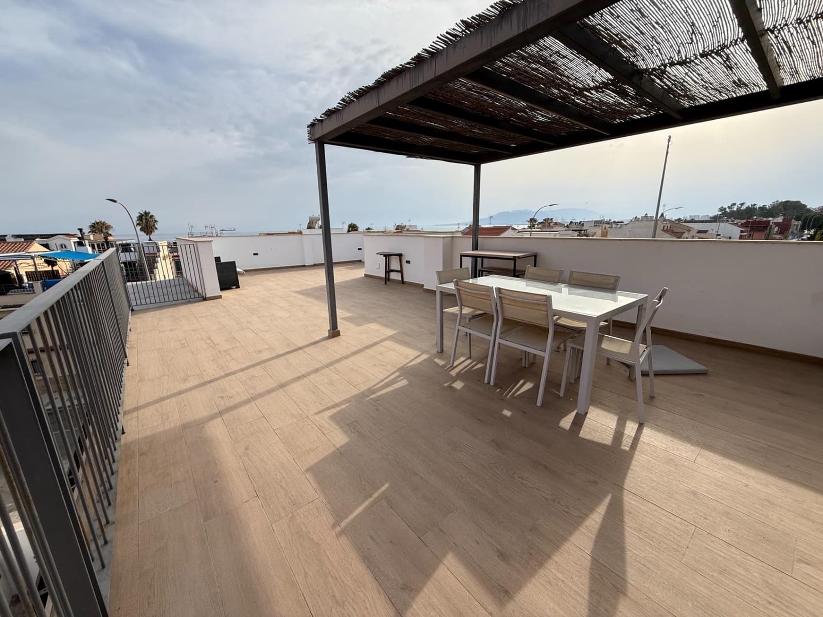 Apartamento de 2 habitaciones en Málaga ciudad en alquiler con garaje - 1.300 € (Ref: 10062201)