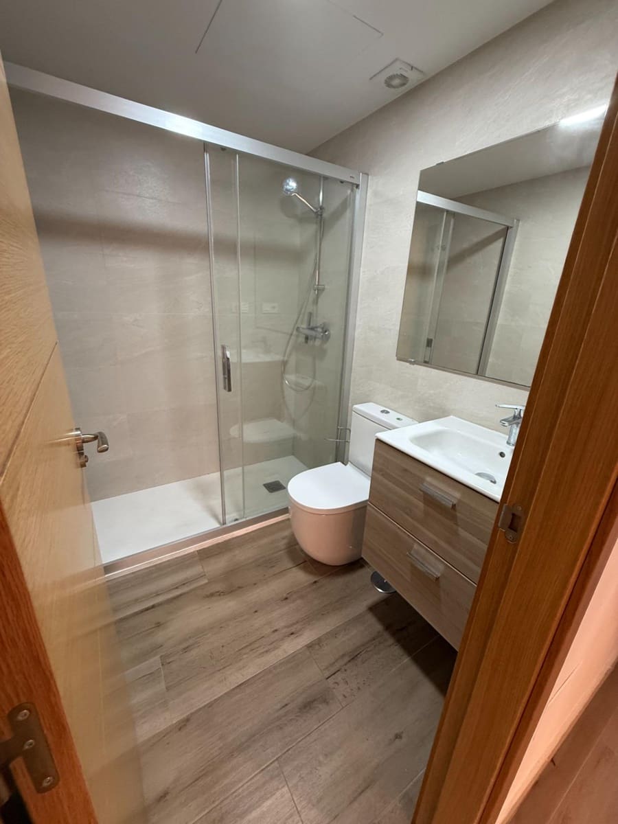 2 soveværelse Lejlighed til leje i Malaga by med garage - € 1.250 (Ref: 10062202)