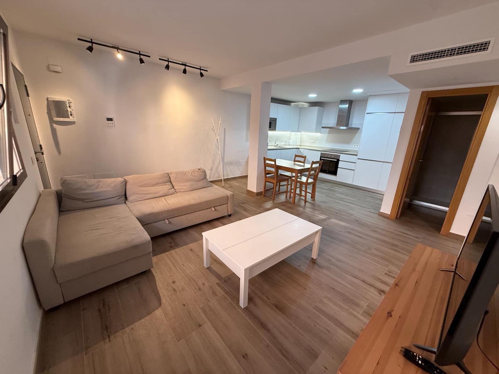 2 soveværelse Lejlighed til leje i Malaga by med garage - € 1.250 (Ref: 10062202)