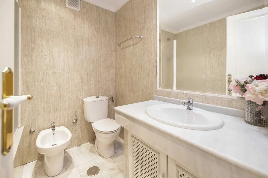 4 bedroom Flat for sale in Malaga city with pool - € 1,095,000 (Ref: 10086420)
