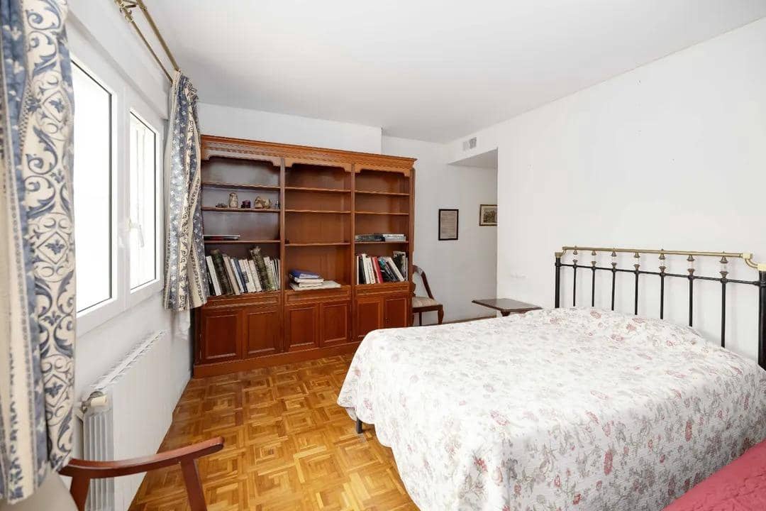 4 bedroom Flat for sale in Malaga city with pool - € 1,095,000 (Ref: 10086420)