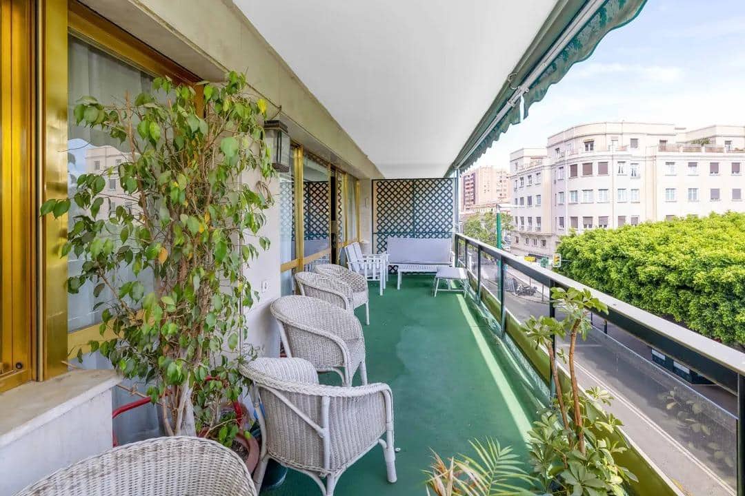 4 bedroom Flat for sale in Malaga city with pool - € 1,095,000 (Ref: 10086420)