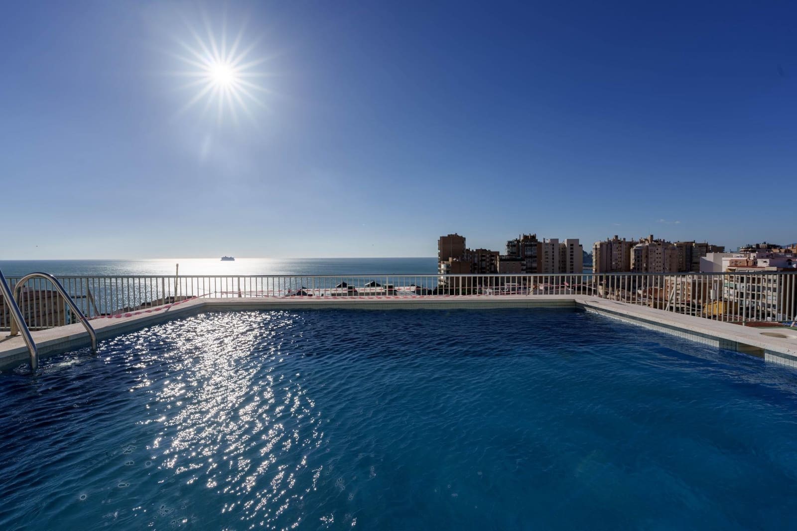 4 bedroom Flat for sale in Malaga city with pool - € 1,095,000 (Ref: 10086420)