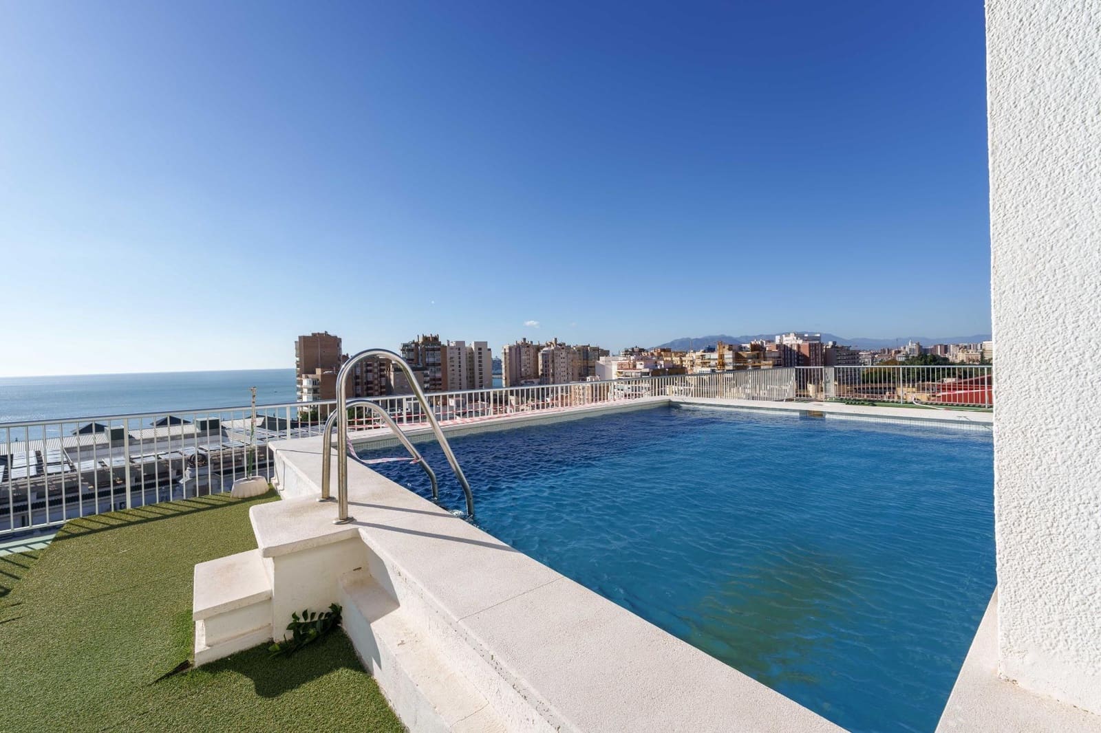 4 bedroom Flat for sale in Malaga city with pool - € 1,095,000 (Ref: 10086420)