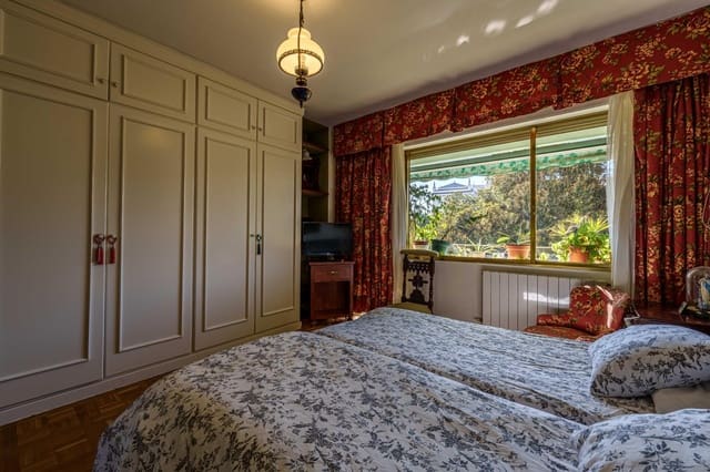 4 bedroom Flat for sale in La Malagueta, Málaga city with pool - € 1,095,000 (Ref: 10086420)