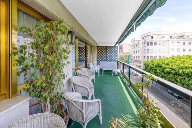 4 Zimmer Wohnung zu verkaufen in La Malagueta, Málaga Stadt mit Pool - 1.095.000 € (Ref: 10086420)