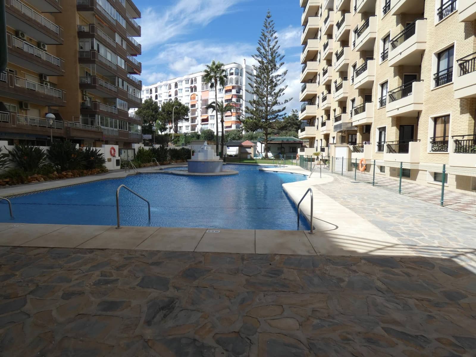1 Zimmer Apartment zu verkaufen in Fuengirola mit Pool Garage - 335.000 € (Ref: 10089637)