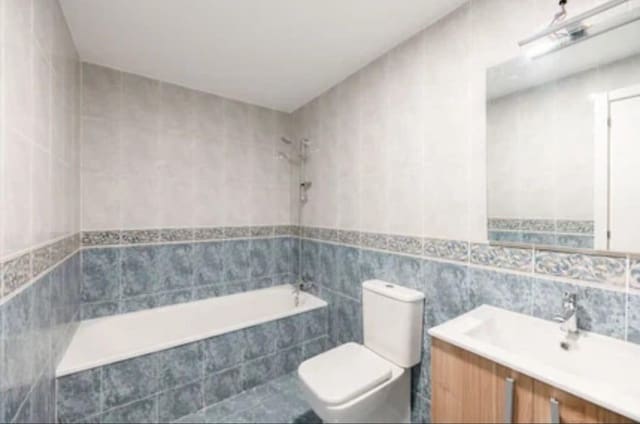 4 chambre Villa/Maison Mitoyenne à vendre à Centro ciudad, Fuengirola avec piscine garage - 499 000 € (Ref: 10089641)
