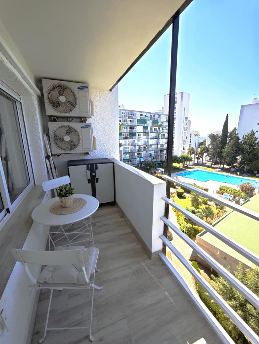 2 bedroom Apartment for sale in Benalmadena with pool - € 300,000 (Ref: 10089642)