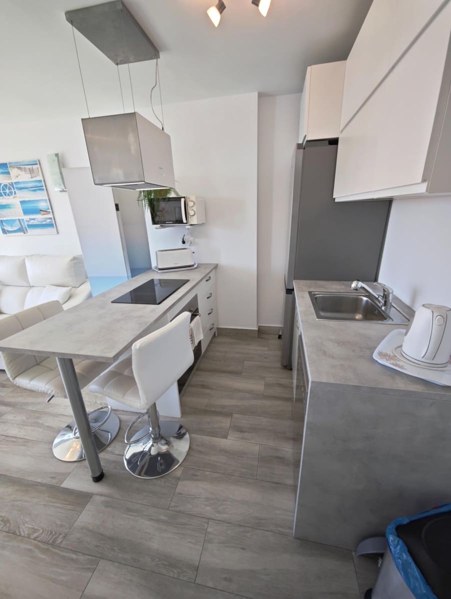 2 bedroom Apartment for sale in Benalmadena with pool - € 300,000 (Ref: 10089642)