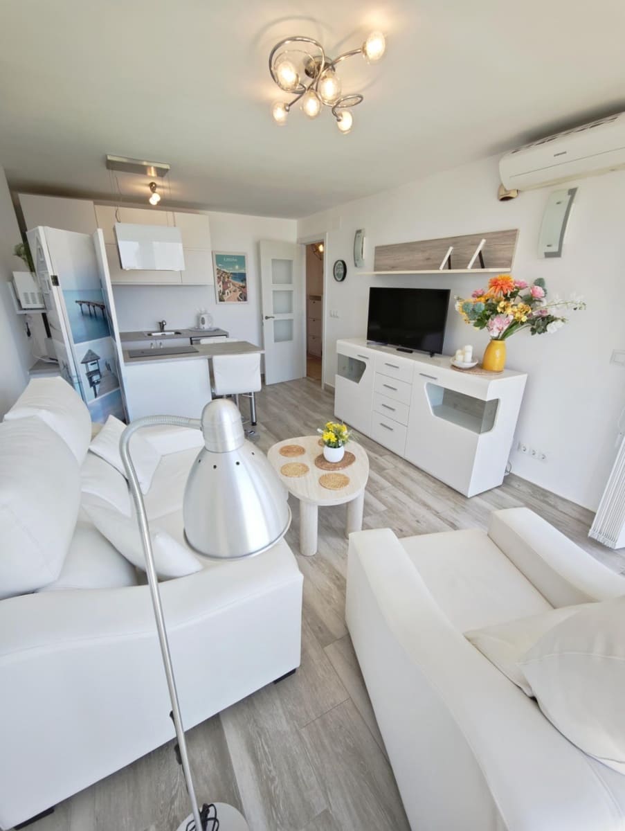 2 bedroom Apartment for sale in Benalmadena with pool - € 300,000 (Ref: 10089642)