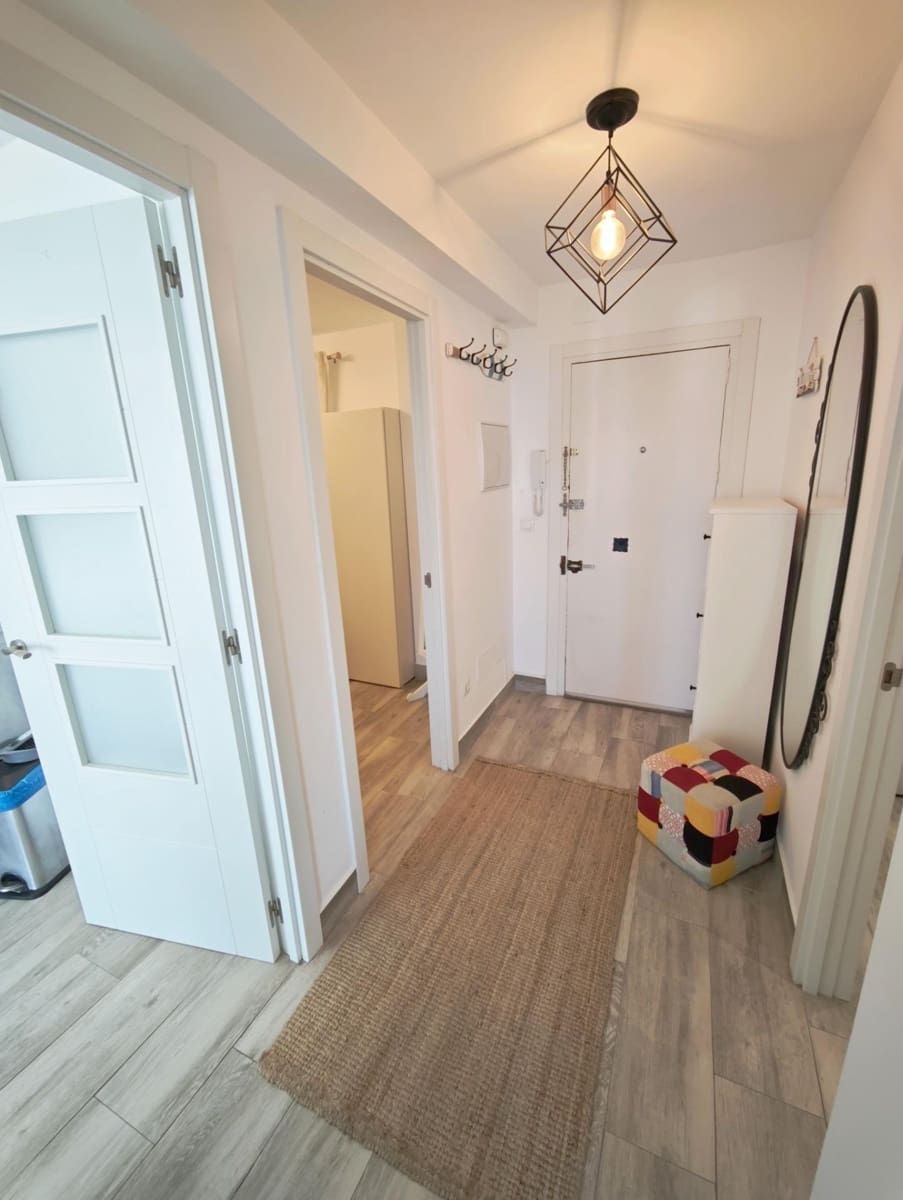 2 bedroom Apartment for sale in Benalmadena with pool - € 300,000 (Ref: 10089642)