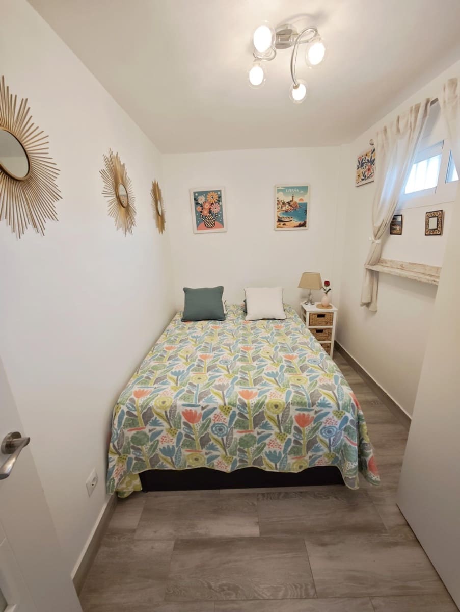 2 bedroom Apartment for sale in Benalmadena with pool - € 300,000 (Ref: 10089642)