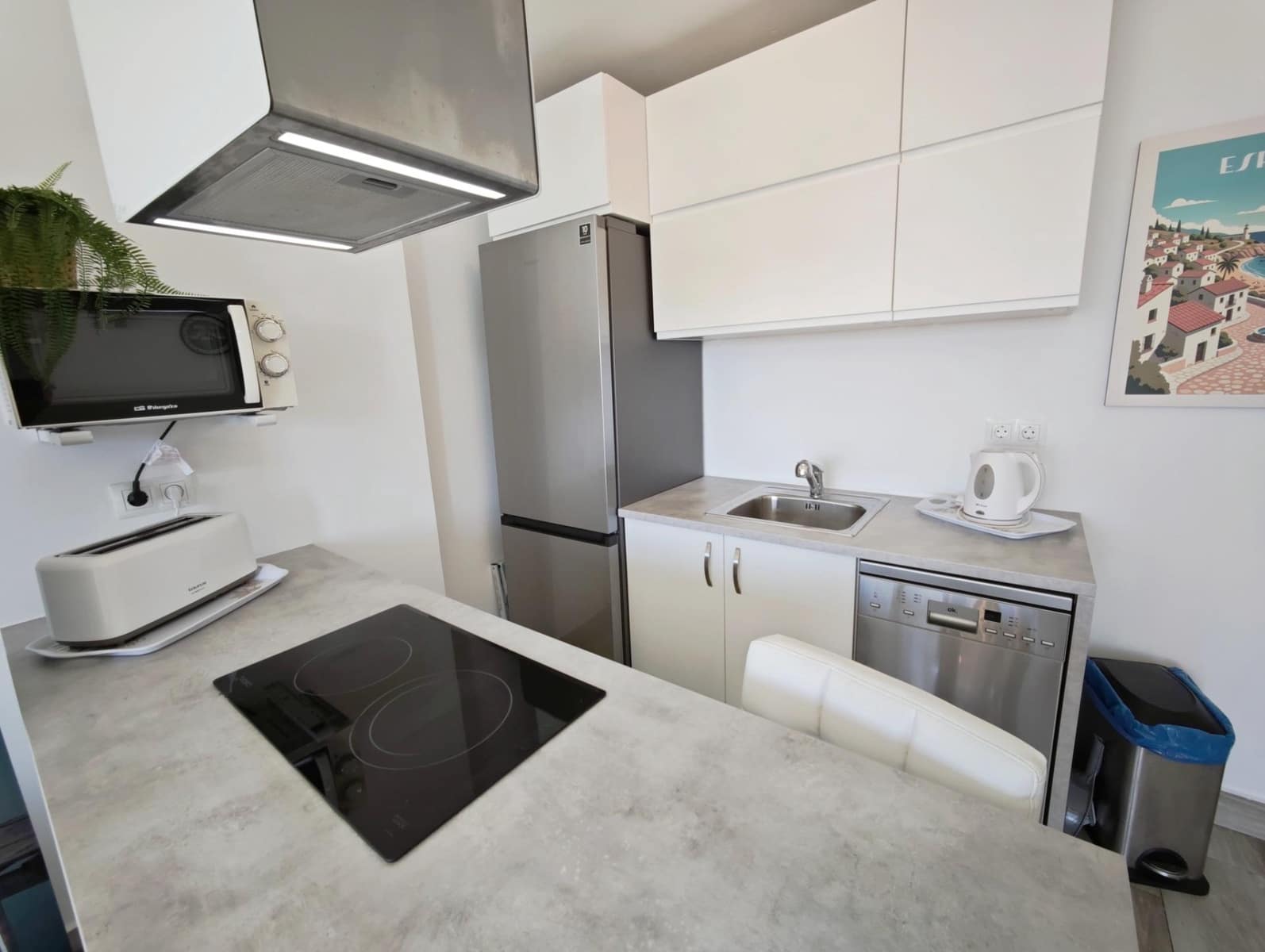 2 bedroom Apartment for sale in Benalmadena with pool - € 300,000 (Ref: 10089642)