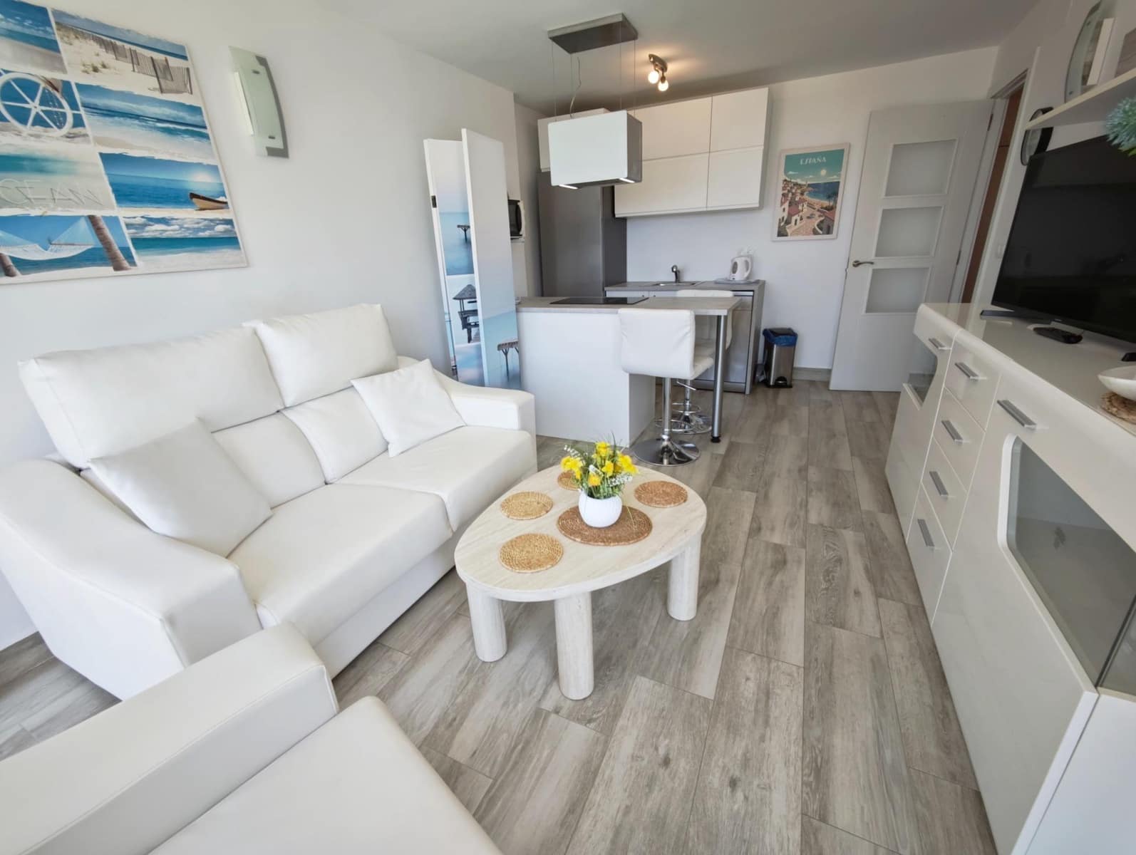 2 bedroom Apartment for sale in Benalmadena with pool - € 300,000 (Ref: 10089642)