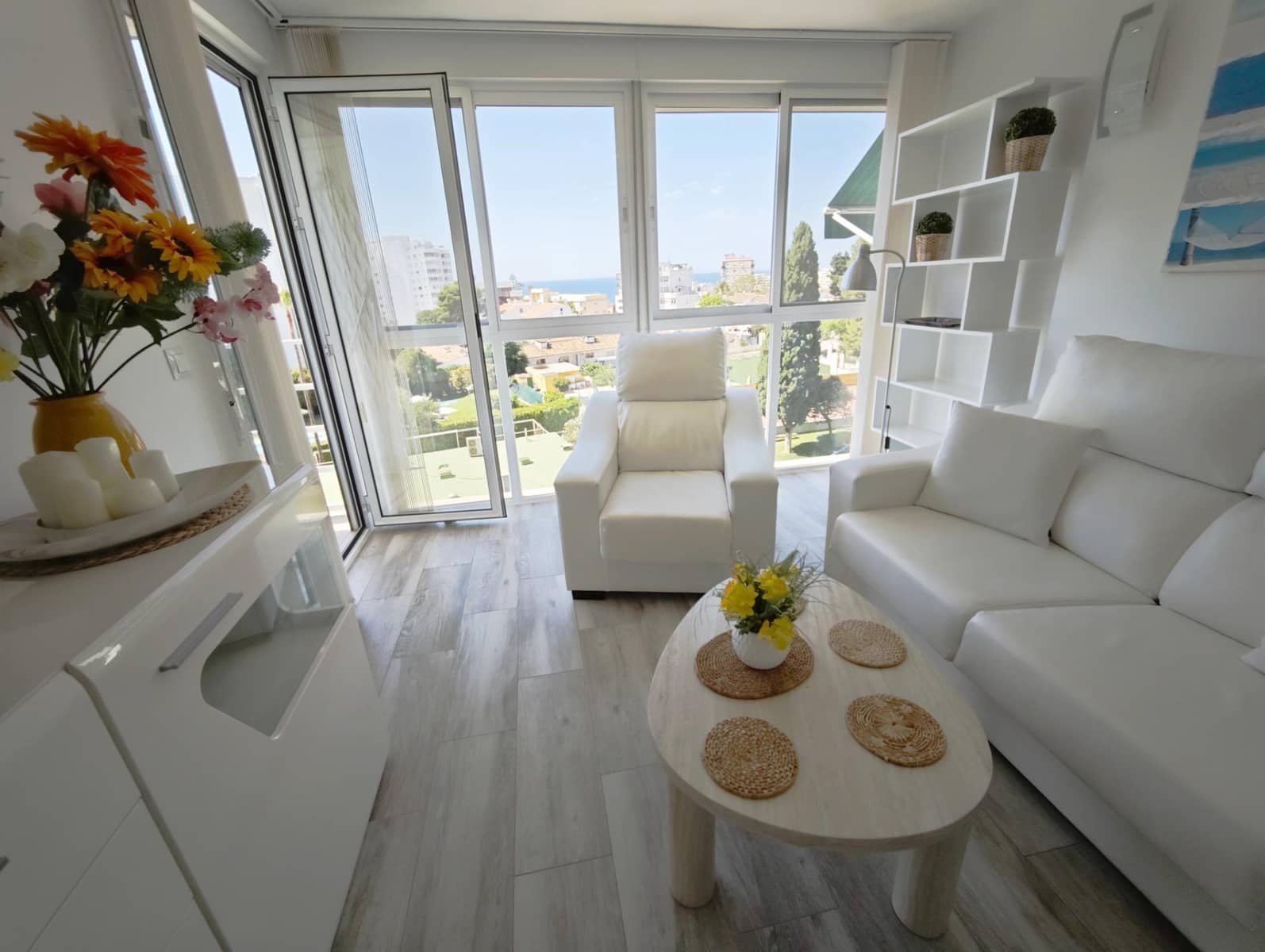 2 bedroom Apartment for sale in Benalmadena with pool - € 300,000 (Ref: 10089642)