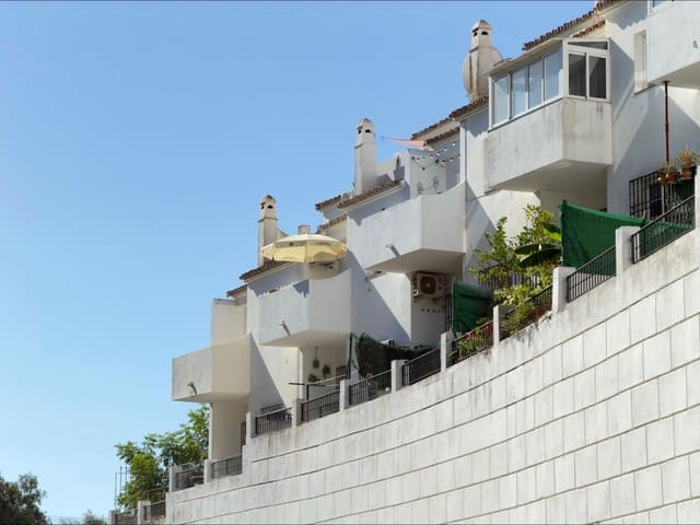Adosado de 3 habitaciones en Zona Centro Comercial Torrequebrada, Benalmádena en venta con piscina - 380.000 € (Ref: 10098354)