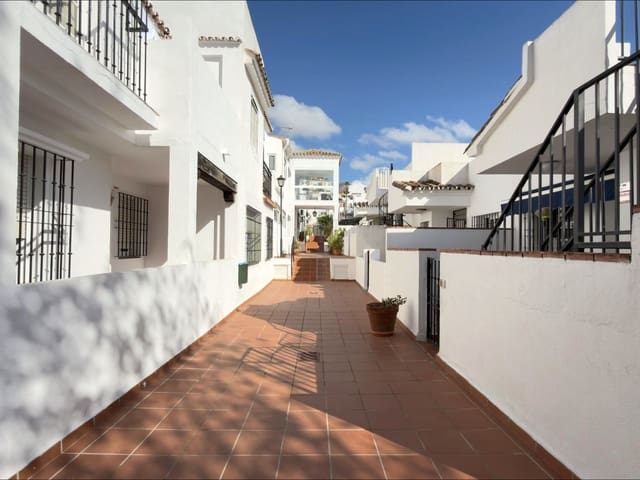 Adosado de 3 habitaciones en Zona Centro Comercial Torrequebrada, Benalmádena en venta con piscina - 380.000 € (Ref: 10098354)