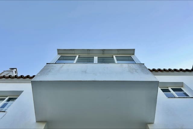 Adosado de 3 habitaciones en Zona Centro Comercial Torrequebrada, Benalmádena en venta con piscina - 380.000 € (Ref: 10098354)
